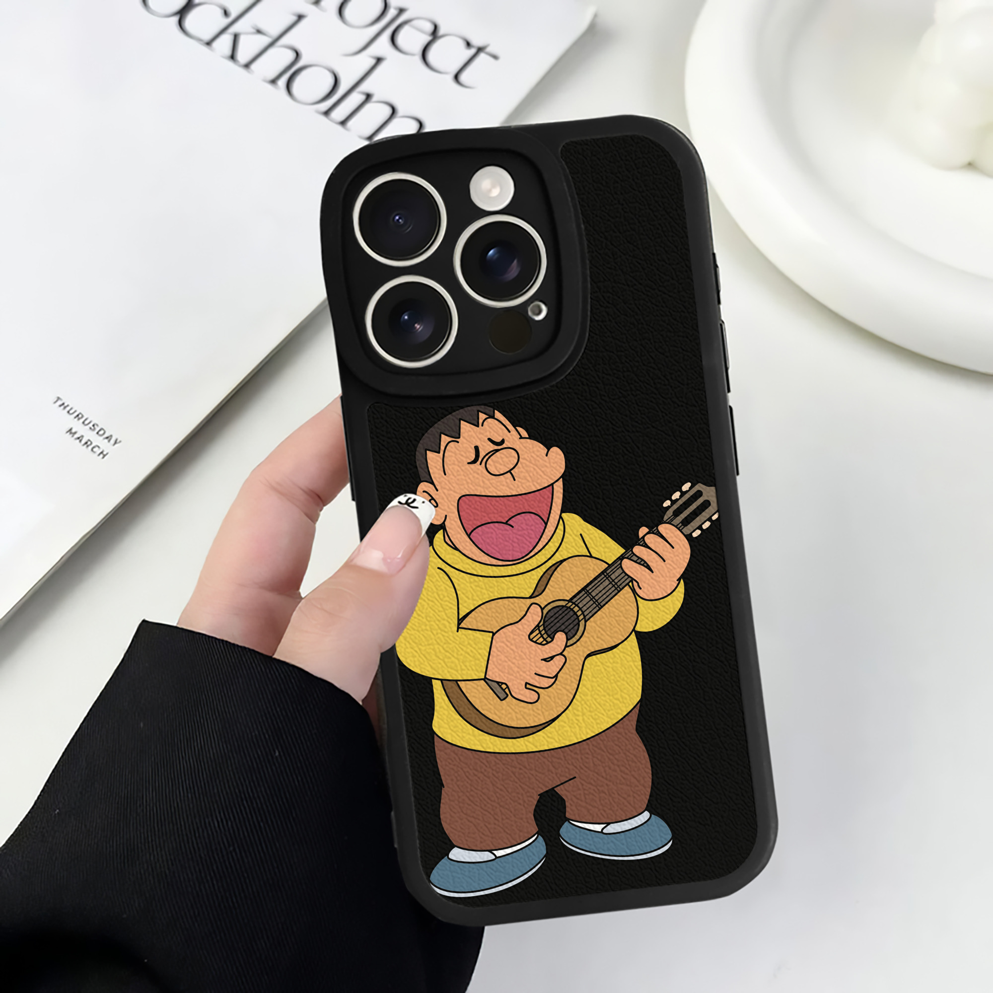 （画像用） ドラえもん 剛田武 Doraemon Gouta Takeshi 【iPhone 16シリーズ対応】シリコンスマホケース（レザー調） 材質：シリコン